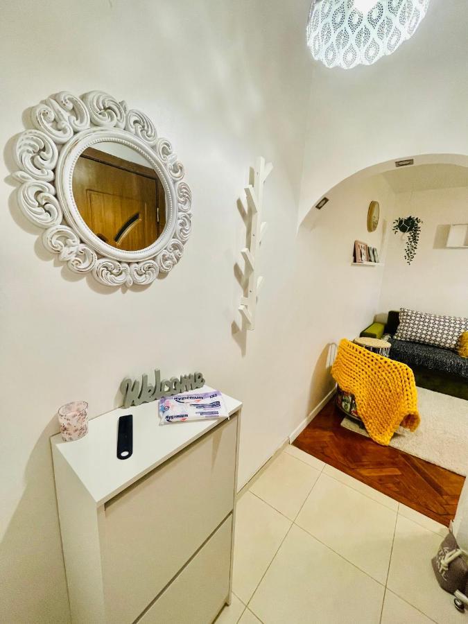 Modern Place To Stay-Self Check-In Nonstop 24H-Wifi Resicabánya Kültér fotó